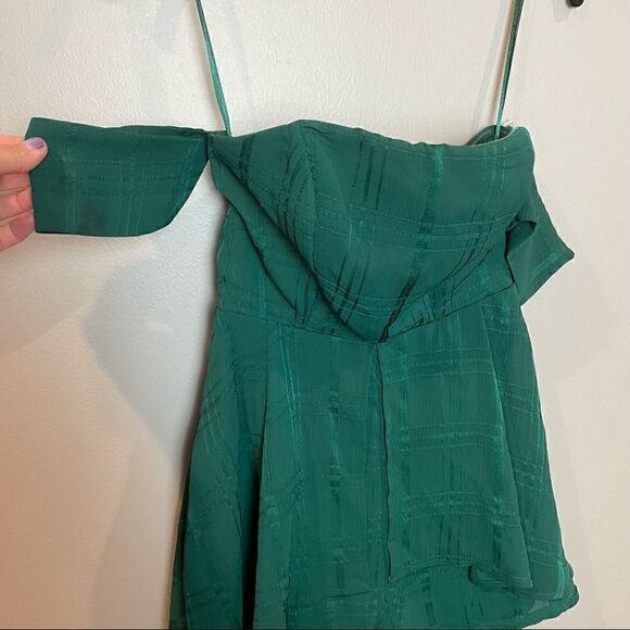 Saints + Secrets green romper 8 - Picture 1 of 13